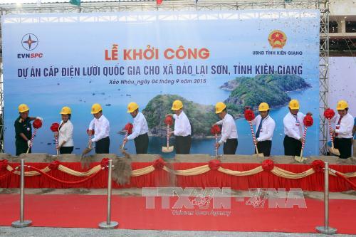 พิธีวางศิลาฤกษ์โครงการจ่ายกระแสไฟฟ้าให้แก่ตำบลเกาะหลายเซิน-เกียนยาง